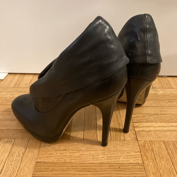 ALDO BLACK LEATHER BOOTIES 🖤 - Picture 4 of 5